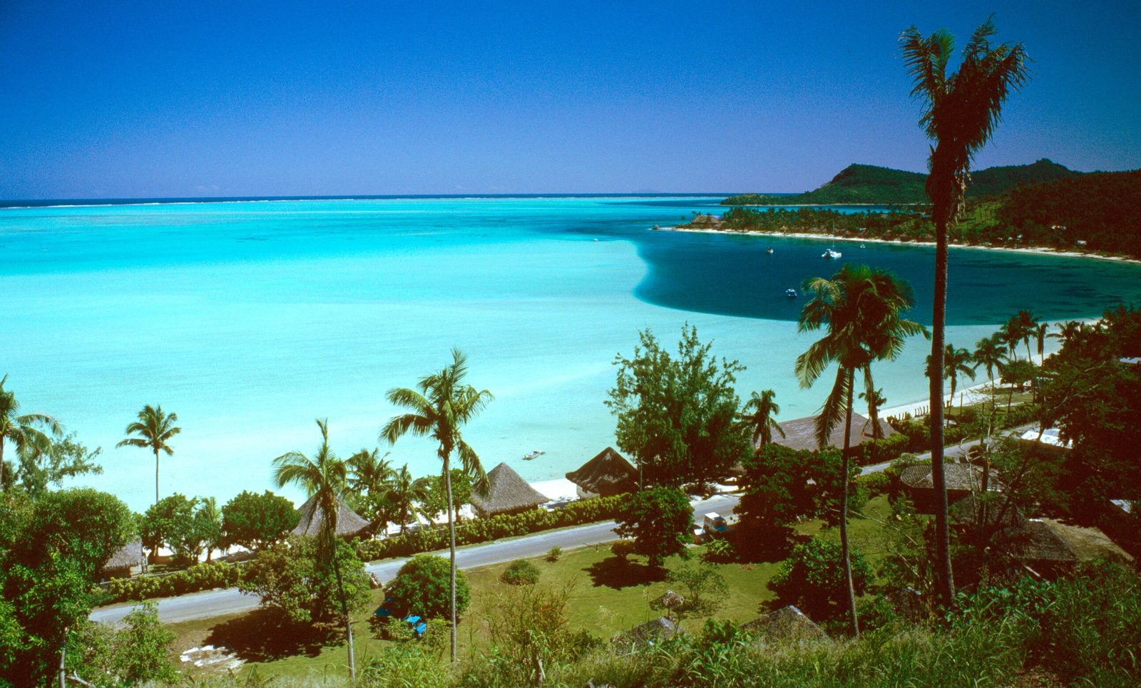 Plage de Matira, Bora Bora — Ke One Cottages